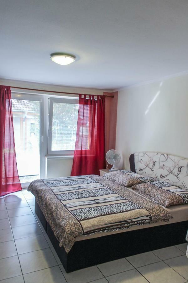 Apartmán Marta Banka Exterior foto